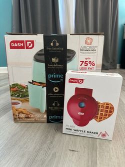 New Dash 2.6 Quart Air Fryer + Heart Mini Waffle Maker BUNDLE