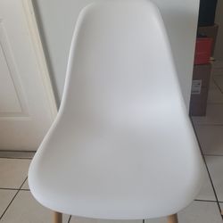 Dining Modern Accent White Chairs. Set of 3.