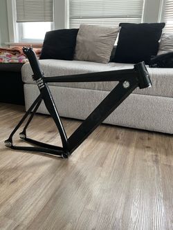 Throne frame