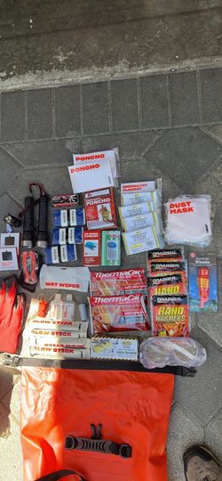 Earthquake/ disaster kit