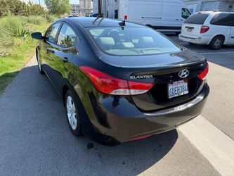 2012 Hyundai elantra