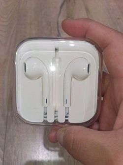 Apple EarPods Wired Earphones