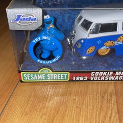 Jada Toys Cookie Monster & 1963 Volkswagen Bus Pickup