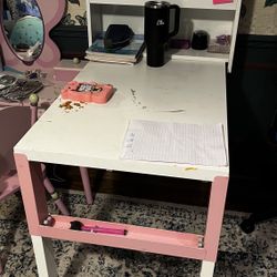 Little Girls Desk Adjustable height