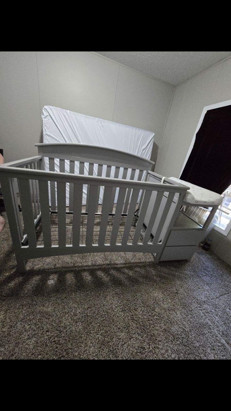 Crib in GREAT condition $45 Need Gone Today Sunday