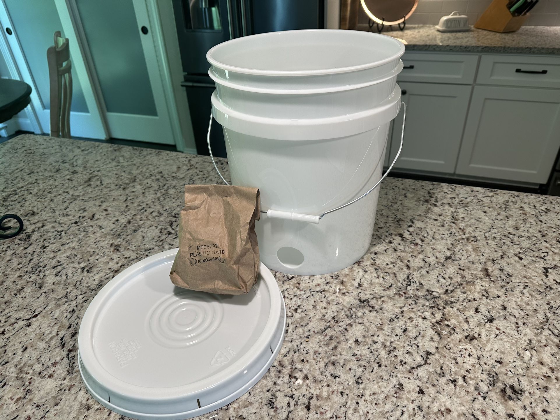 Honey Bottling Bucket w/ Honey Gate