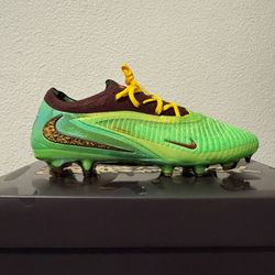 Nike x Travis Scott Soccer Cleats – Brand New- Size 9
