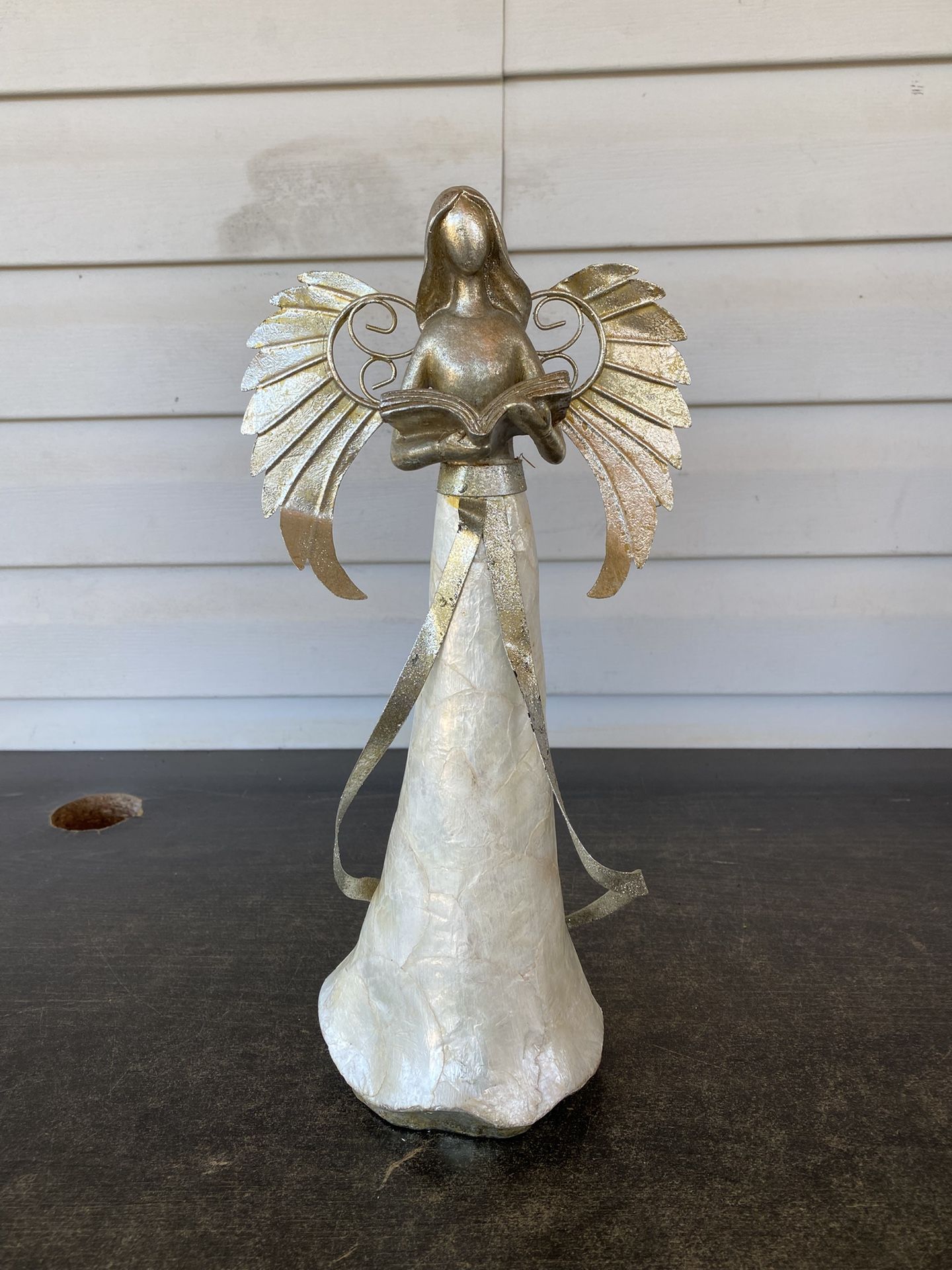 Angel sculpture