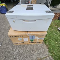 Samsung Washer And Dryer Pedestals  1 Is New 
