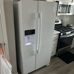 AMANA- 24.6 Cu. Ft. Side By Side Refrigerator 