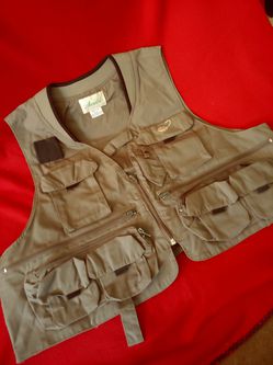 Ausable 19 pocket fishing vest size L unused like new