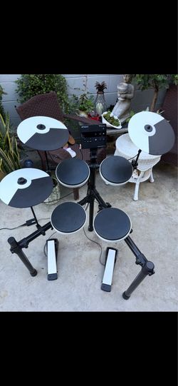 Roland V-Drums TD-02 drum set