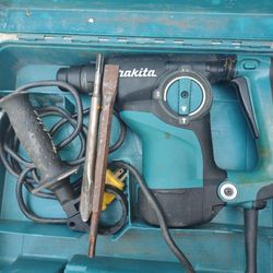 ROTARY HAMMER MAKITA !!!  IT'S IN VERY GOOD CONDITION!
