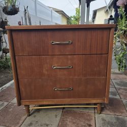 Vintage Mid Century Modern 3-Drawer Walnut Dreser with Original Handles &  Capped Tapered Legs