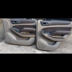 Estos paneles de puerta salieron de un Yukon 2018 This door panels came off a Yukon 2018 