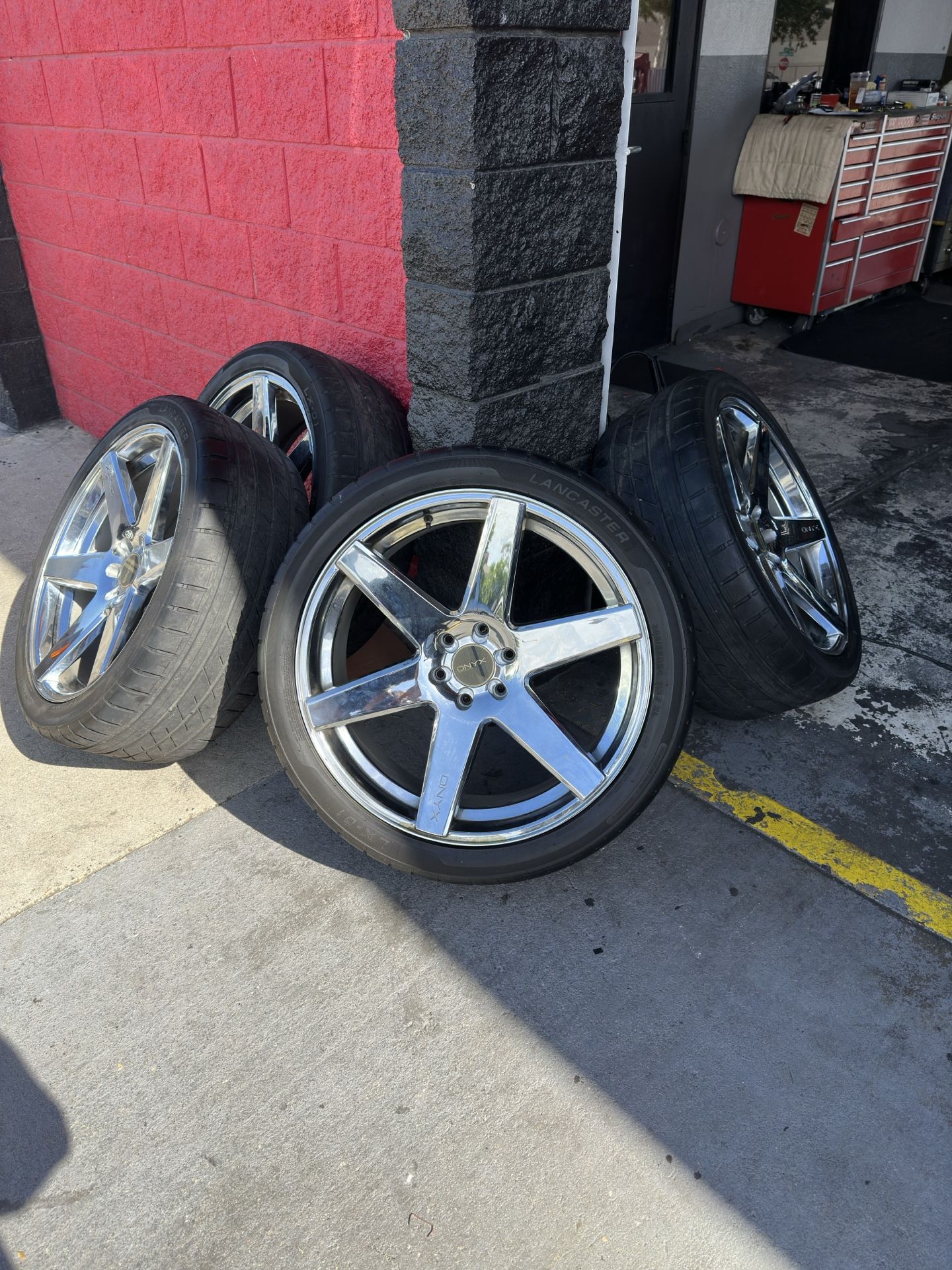 24 Inch Rims (ONYX) for Sale in Grand Terrace, CA - OfferUp
