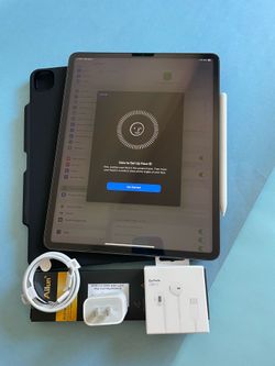 Apple IPad Pro 12.9” 5th Generation (M1 chip/ Face ID/2021) 128GB with pen, keyboard & Accessories