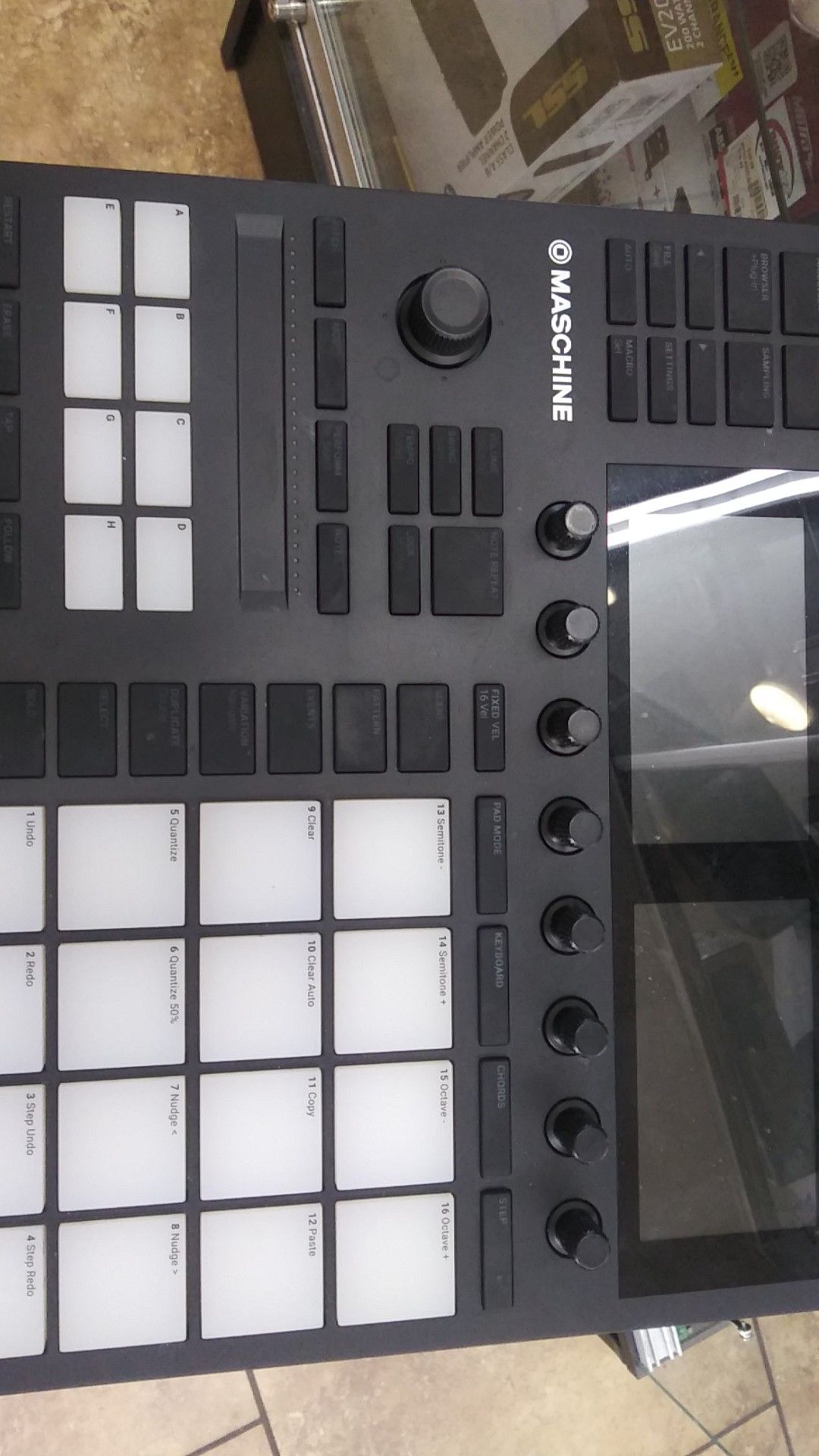 Maschine DJ Equipment