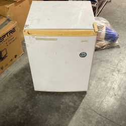 Mini Fridge $10 Pickup Only