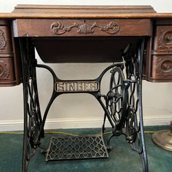 1901 Singer Sewing Machine