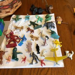Miscellaneous Lot Of Figures And Men All From 50s And 60s. There Are 22 Total
