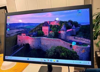 LG 27md5kb-b  27” screen with USB port. compariable with mac and pc.- pickup from Northridge area