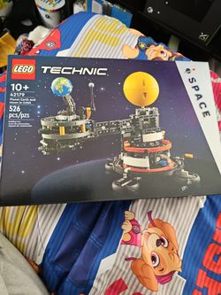 LEGO Technic Planet Earth and Moon in Orbit set (model 42179)