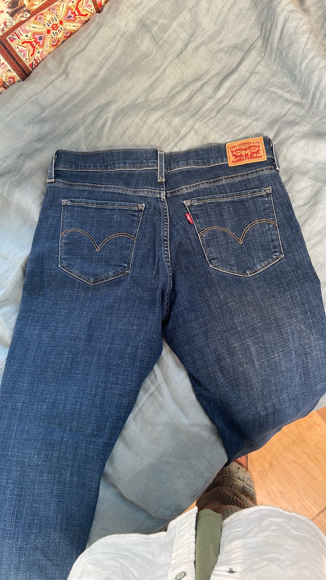 LEVIS WOMENS SIZE 30