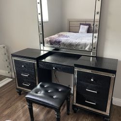 Valentino Black Vanity Desk With Stool