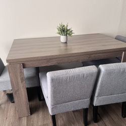 Light Weight Dining Table 