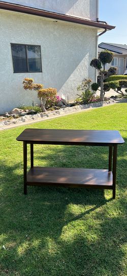 Entrance table