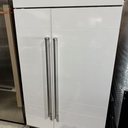 New Floor Model Sub Zero Panel Ready 48”Wide Built In Refrigerator 