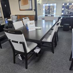 Dark wood table with 6 chairs 🚚WE DELIVER🚚