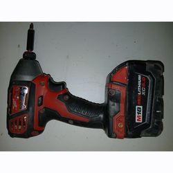 MILWAUKEE DRIVER DRILL WITH BATTERY