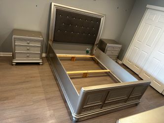 Champagne Silver Bedroom Set with Glitter Accents