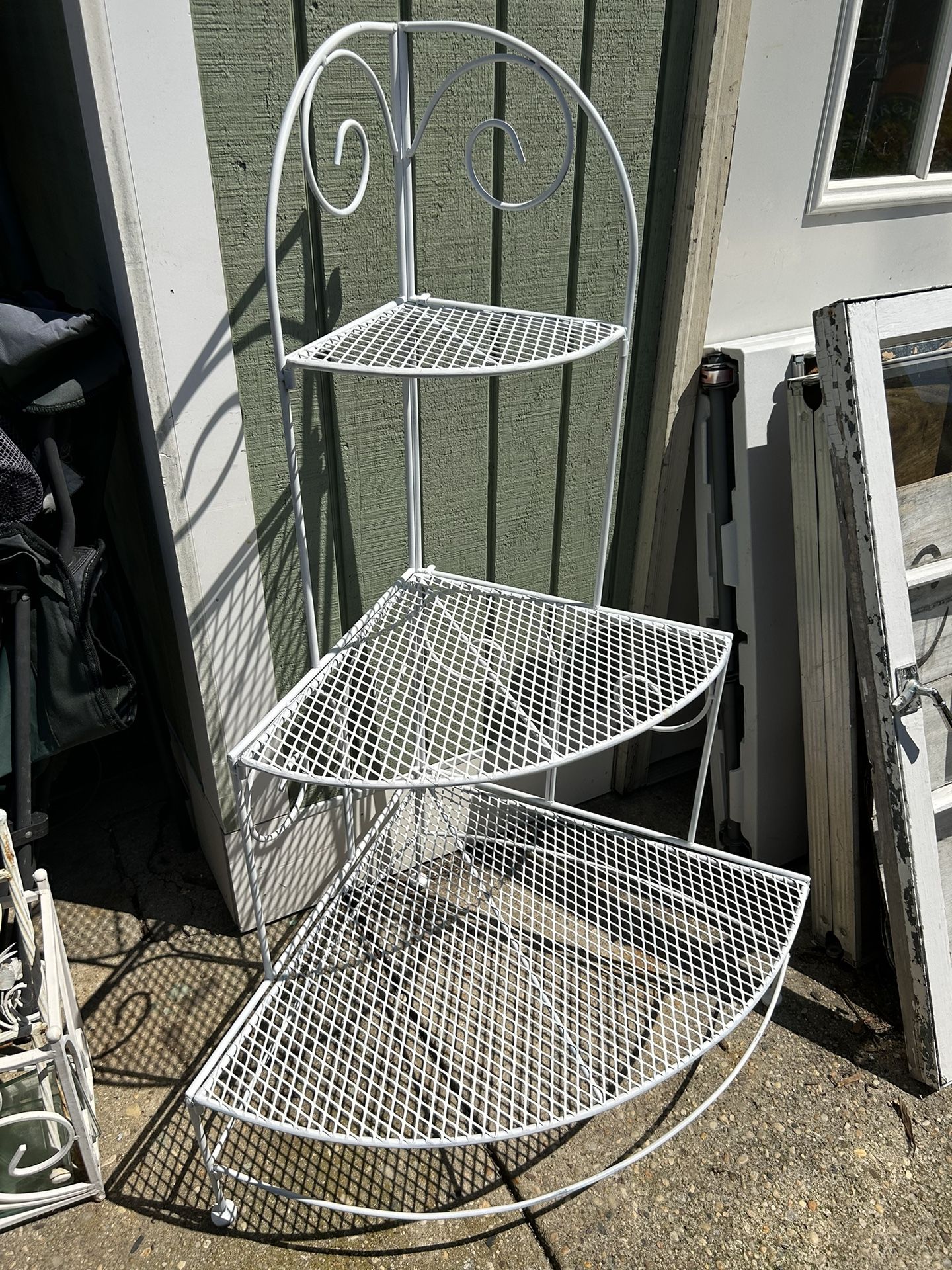 Large Metal Display Corner Shelf