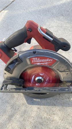 Milwaukee 7-1/4 circular saw with charger only