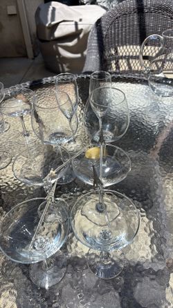 2 red  wine  2 champagne  2 martini  small glasses 2 from each total 8
