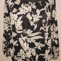 Francesca's Collection Black & White Floral Print Off Shoulder Blouse Size Small