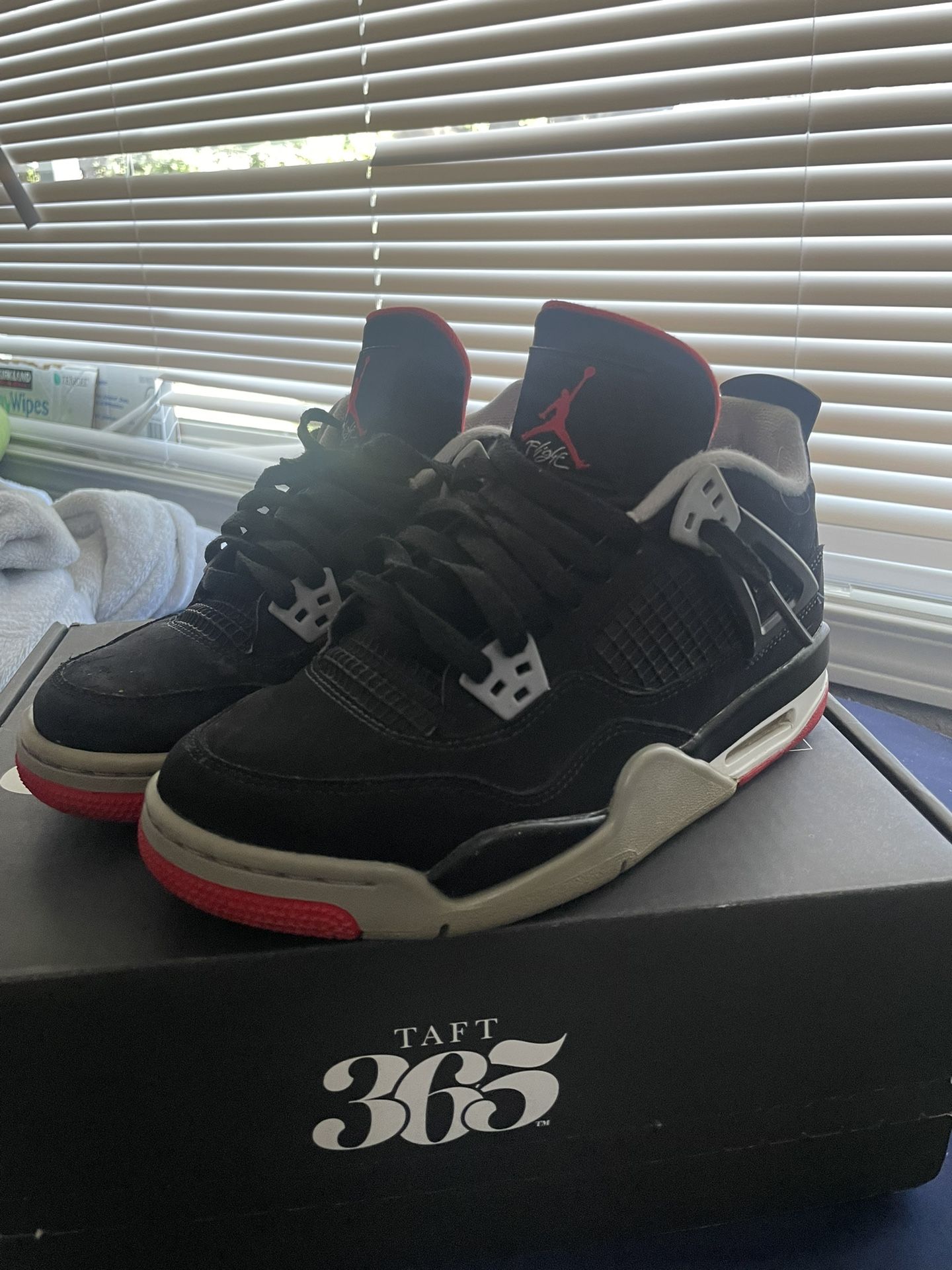Nike Air Jordan 4 Breds Size 6.5Y
