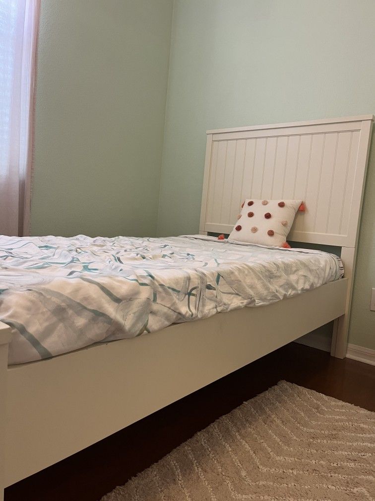 Pottery Barn Beadboard Twin Bed W Mattress