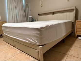King Farmhouse Platform Bed frame with 2 drawers