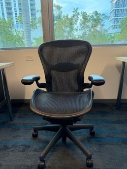 Aeron Herman Miller Black chair highly adjustable