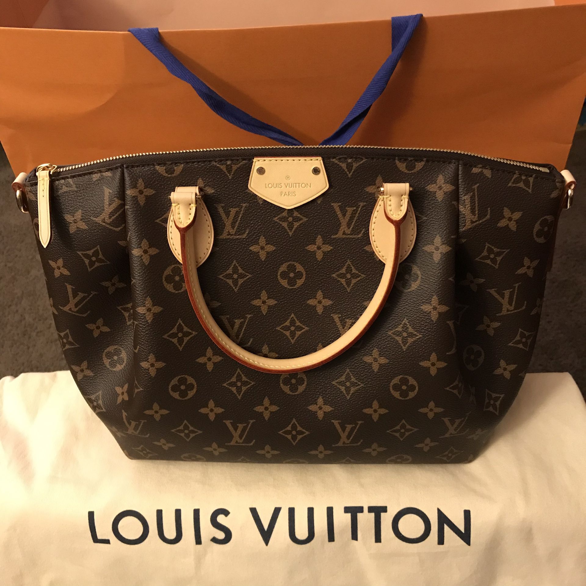 Louis Vuitton Turenne MM New *Authentic* for Sale in Denver, CO