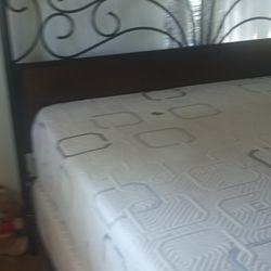 Frame King Size Está Muy Fuerte Es De Metal Ya No Tengo El Colchón En Perris 92570