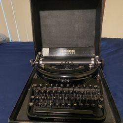 Remington Noiseless Typewriter Model 7 w/ Case