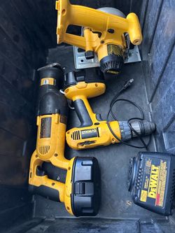 Dewalt Skilsaw drill & saw saw charger x2 batteries