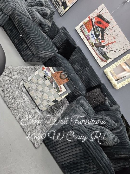 ✨️ Sectional Sleeper ✨️ Furniture Queen Bedrooms, Dining Avail