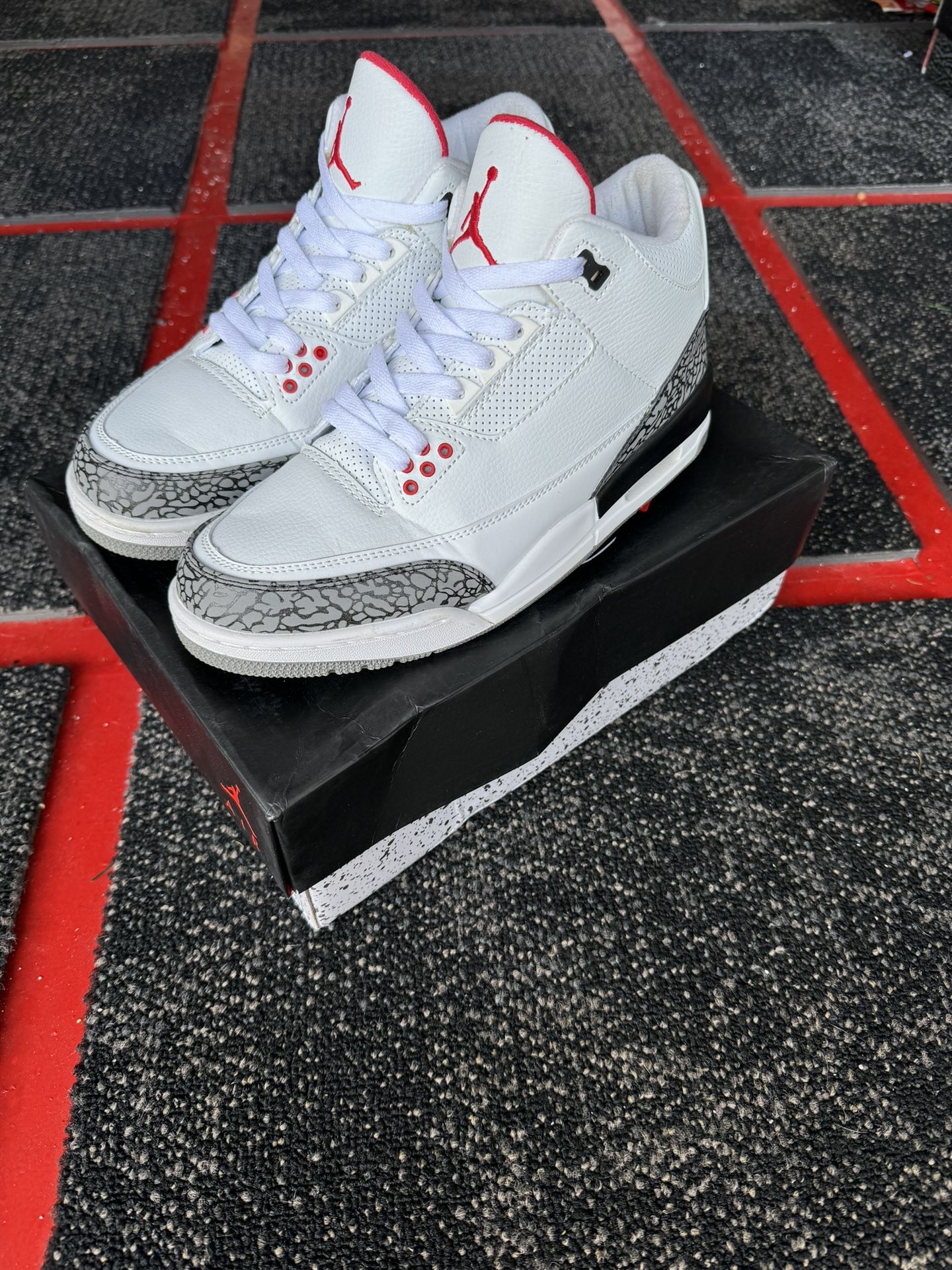 Jordan 3s Size 10 Men’s