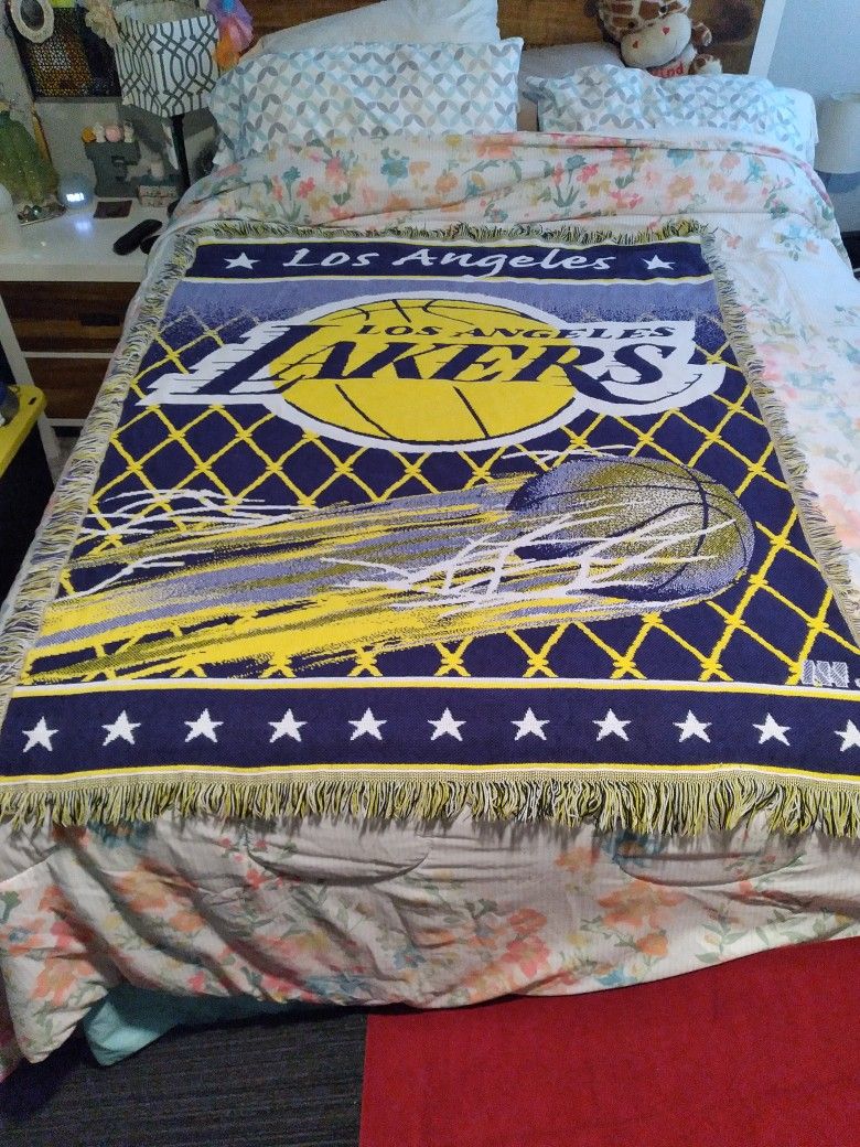 Los Angeles Lakers Throw 